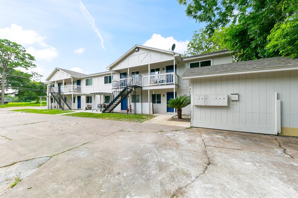 1312 West Adoue Street - 7